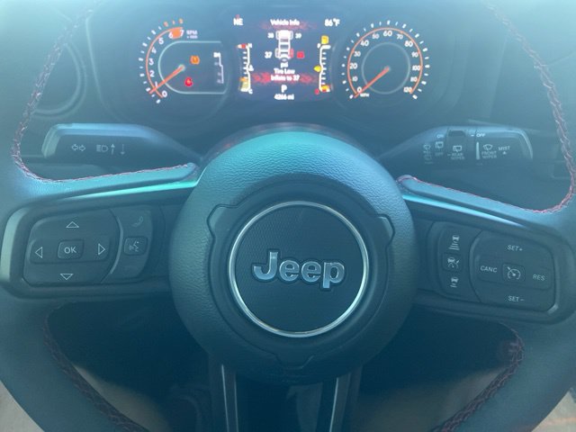 Used 2024 Jeep Wrangler Unlimited Rubicon w/ XTREMEE 35" Tire Package AWD/4WD image 21