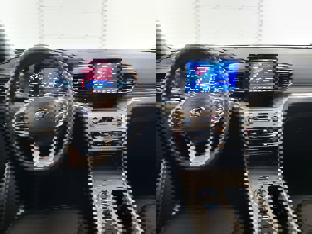 Used 2022 Ford Explorer XLT w/ Equipment Group 202A AWD/4WD image 12