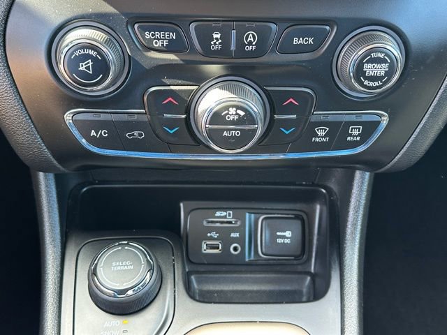 Used 2015 Jeep Cherokee Limited image 36