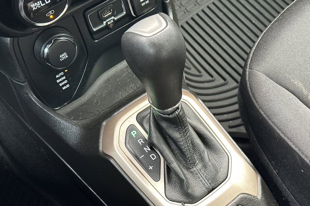 Used 2017 Jeep Renegade Latitude image 21