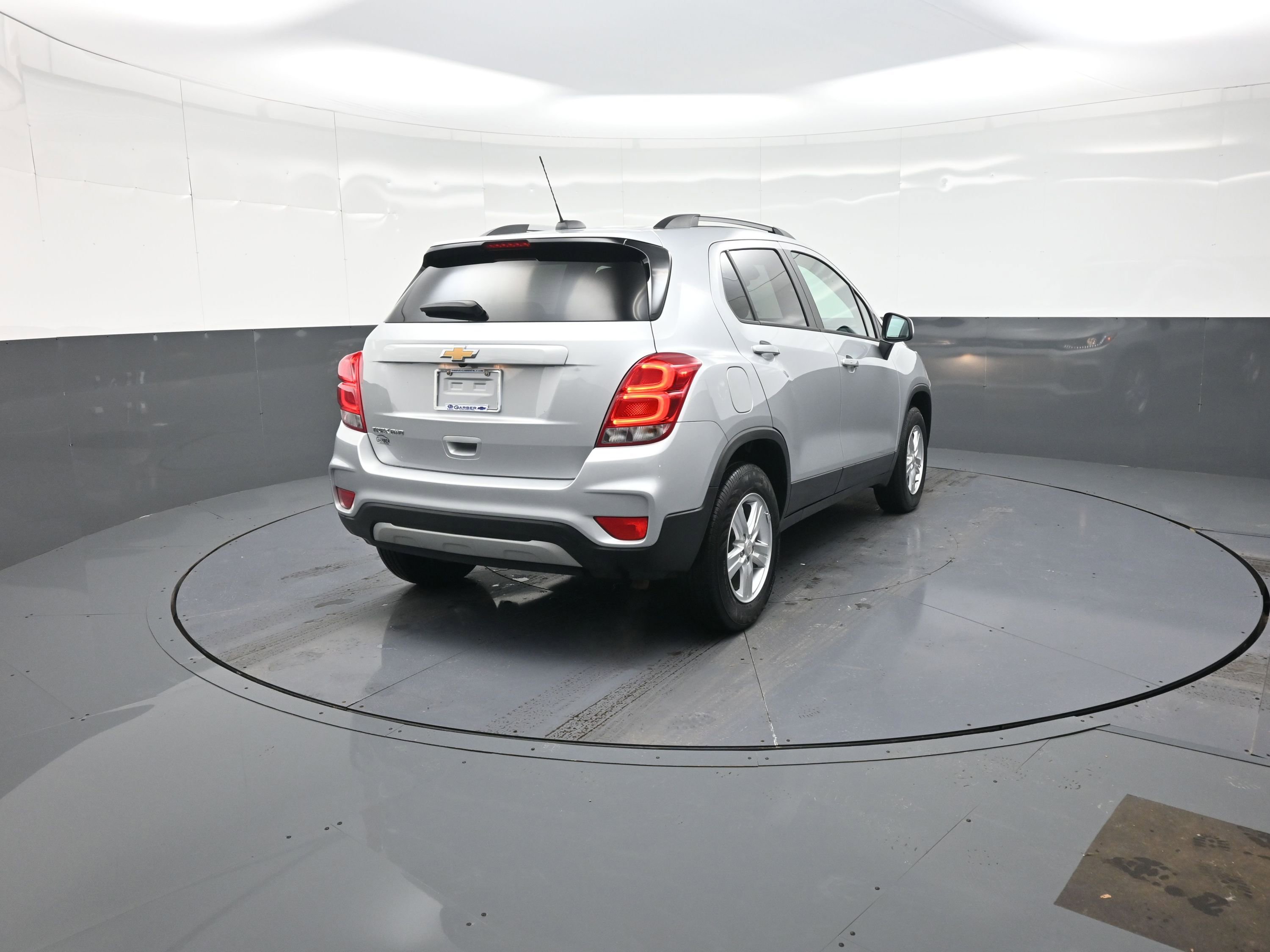 Used 2022 Chevrolet Trax LT w/ LT Convenience Package image 3