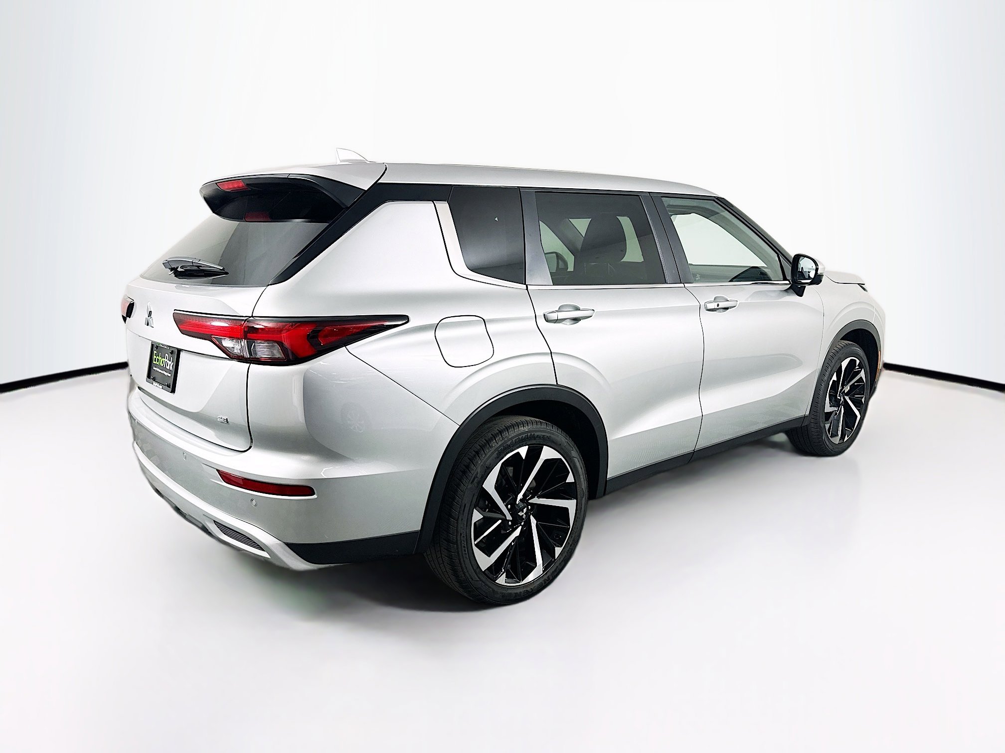 Used 2024 Mitsubishi Outlander SE image 9