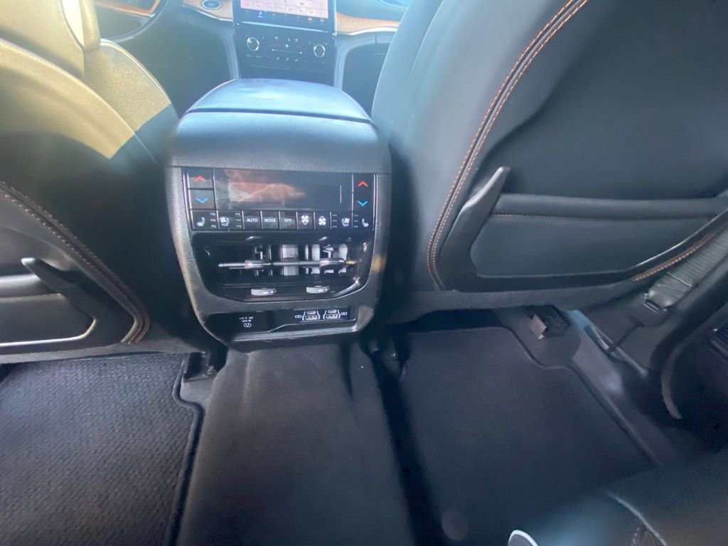 Used 2023 Jeep Grand Cherokee L Summit AWD/4WD image 25