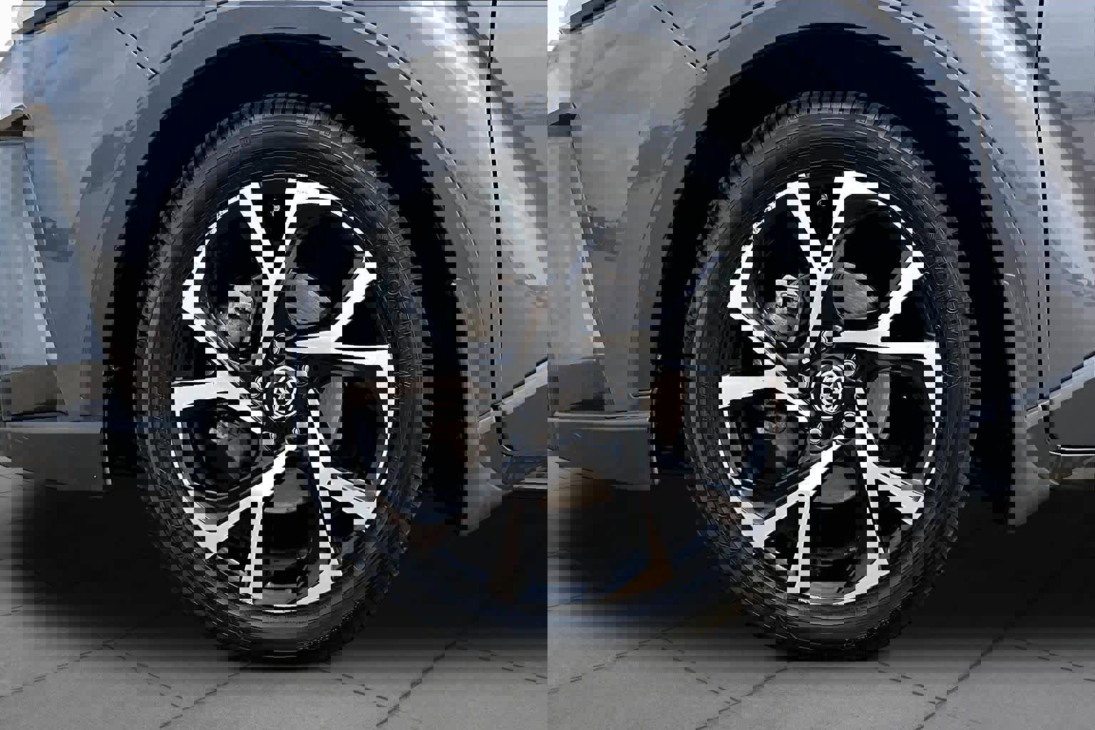 Used 2021 Toyota C-HR XLE FWD image 11