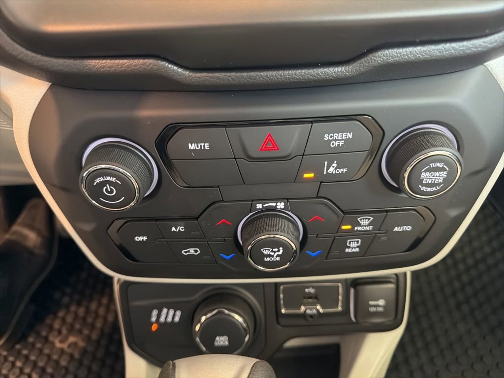Used 2022 Jeep Renegade Latitude AWD/4WD image 14