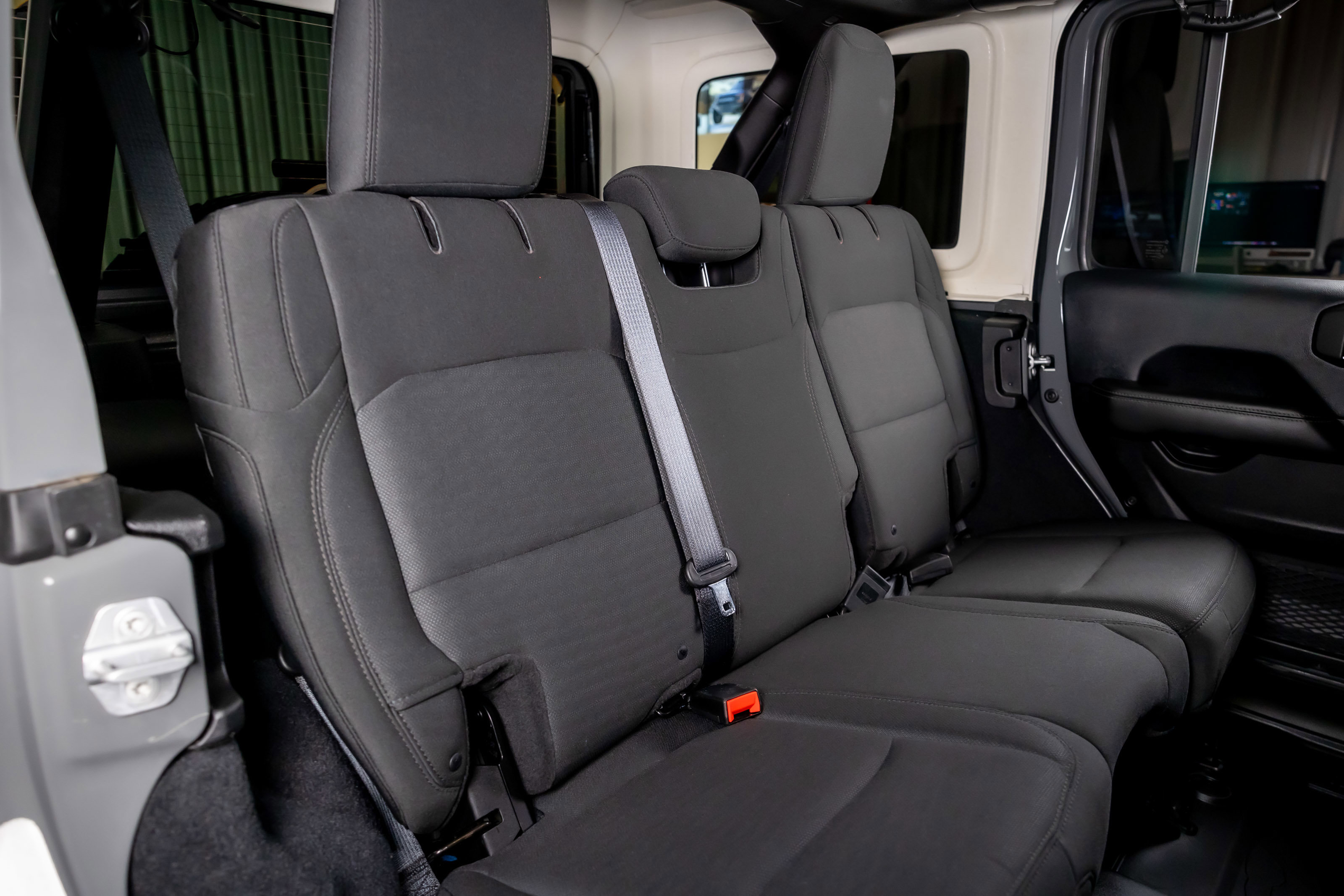 Used 2019 Jeep Wrangler Unlimited Sahara image 36