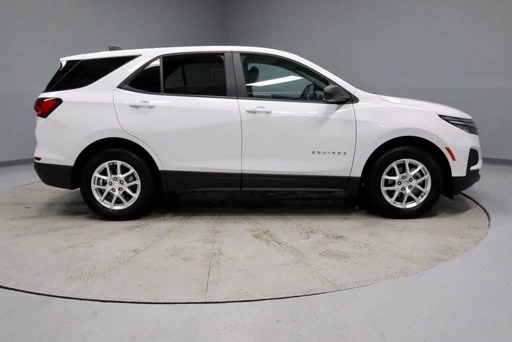 Used 2024 Chevrolet Equinox LS w/ LS Convenience Package image 11