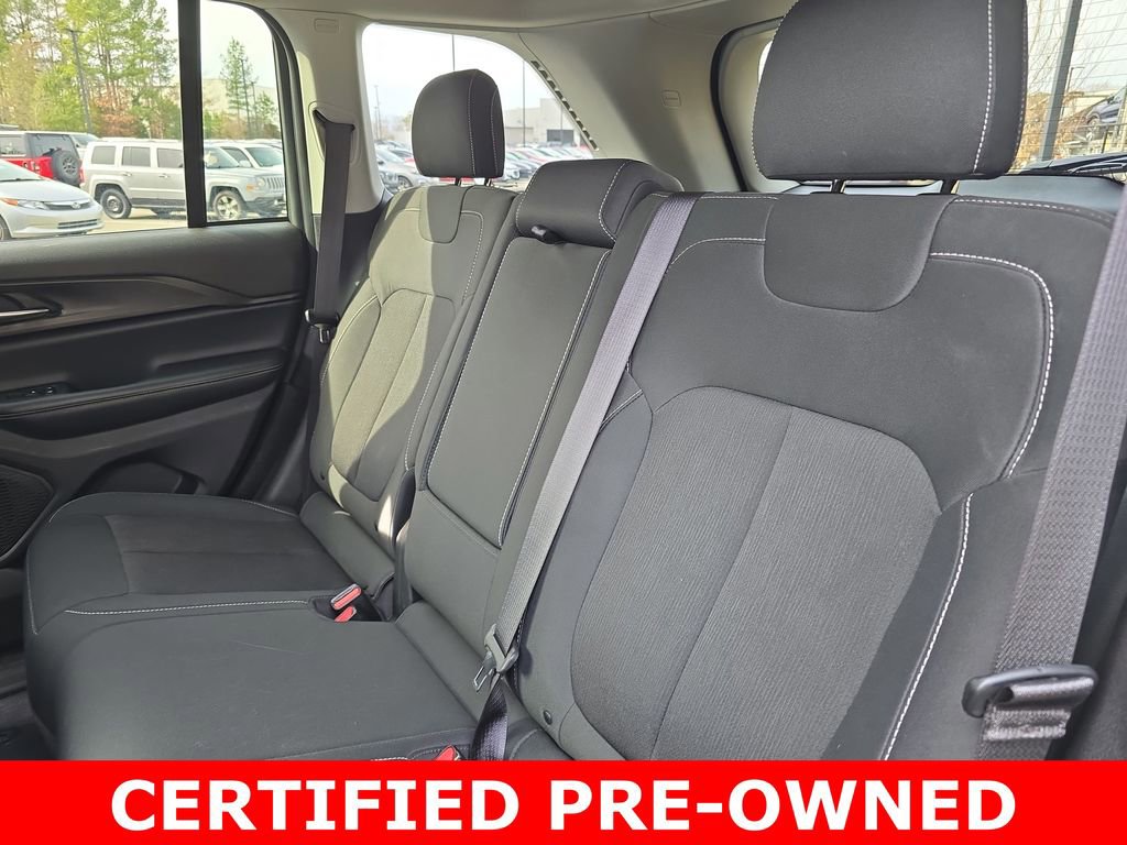 Used 2023 Jeep Grand Cherokee Laredo image 14