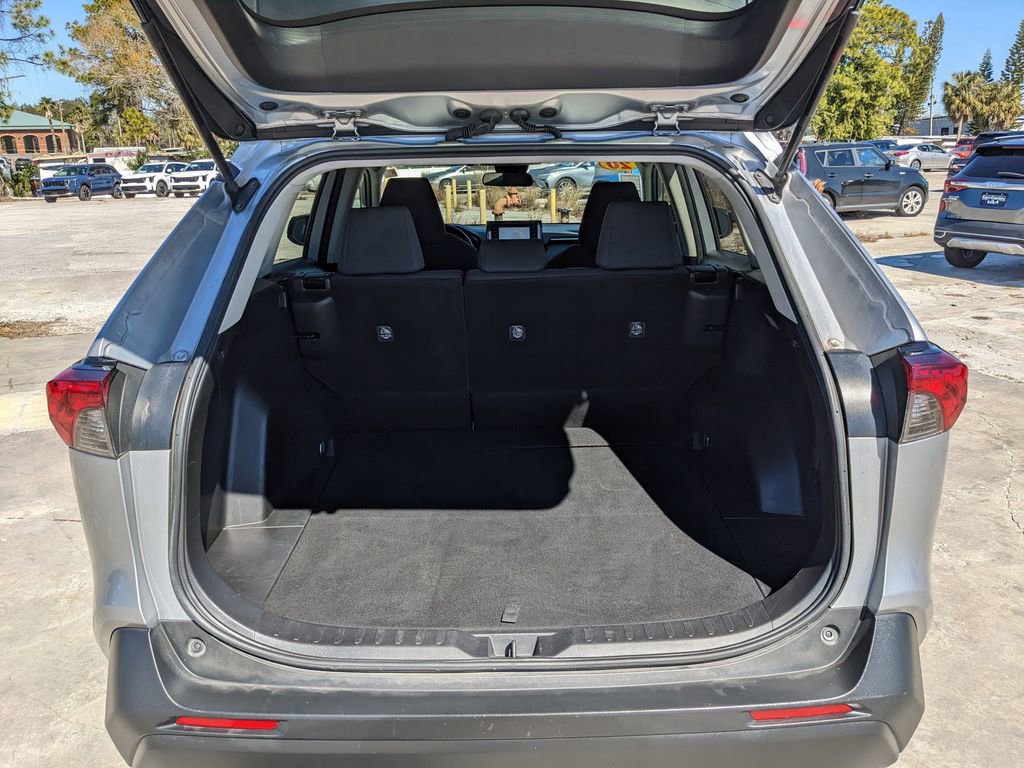 Used 2020 Toyota RAV4 LE image 14