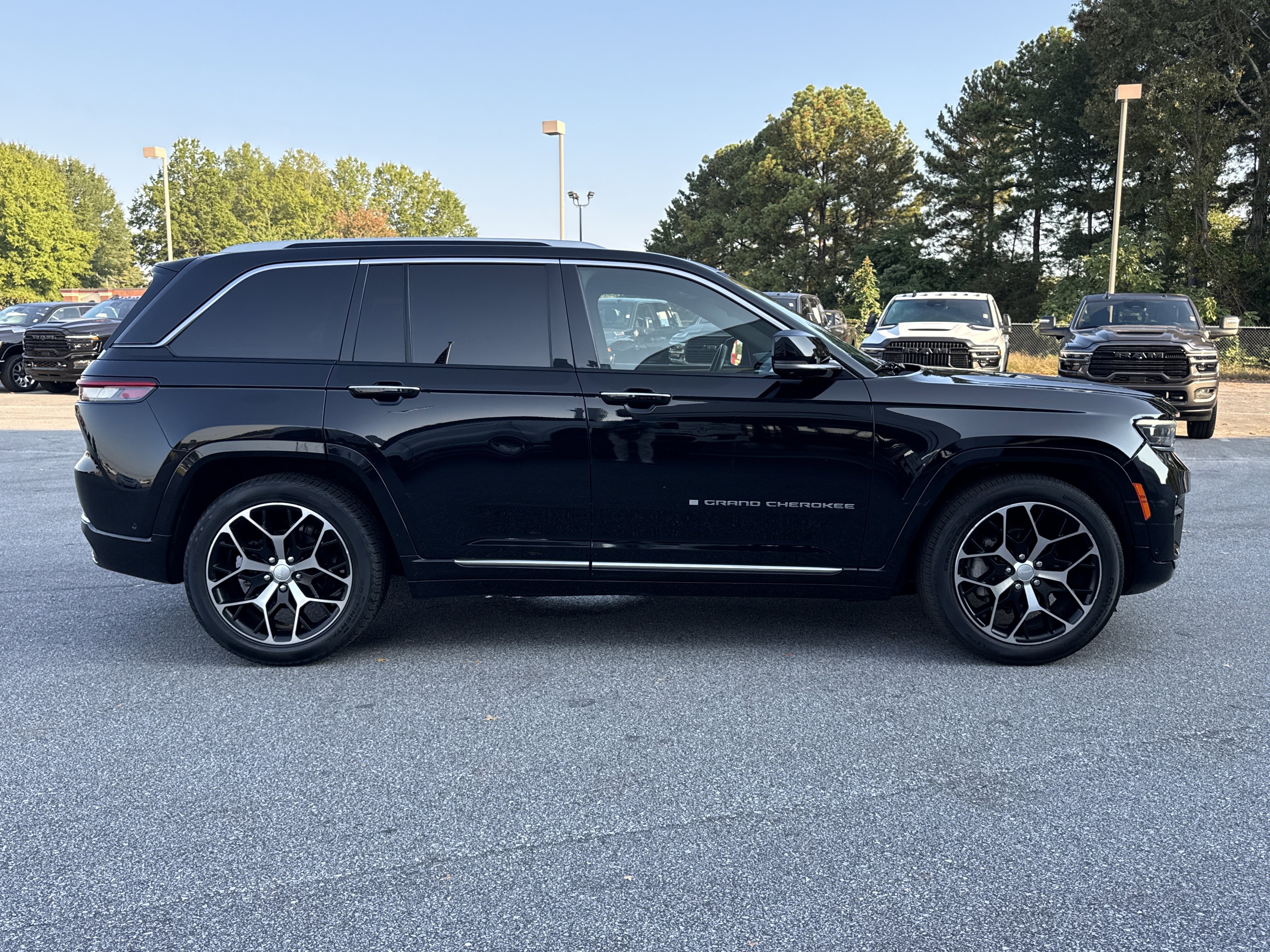 Used 2022 Jeep Grand Cherokee Summit image 5