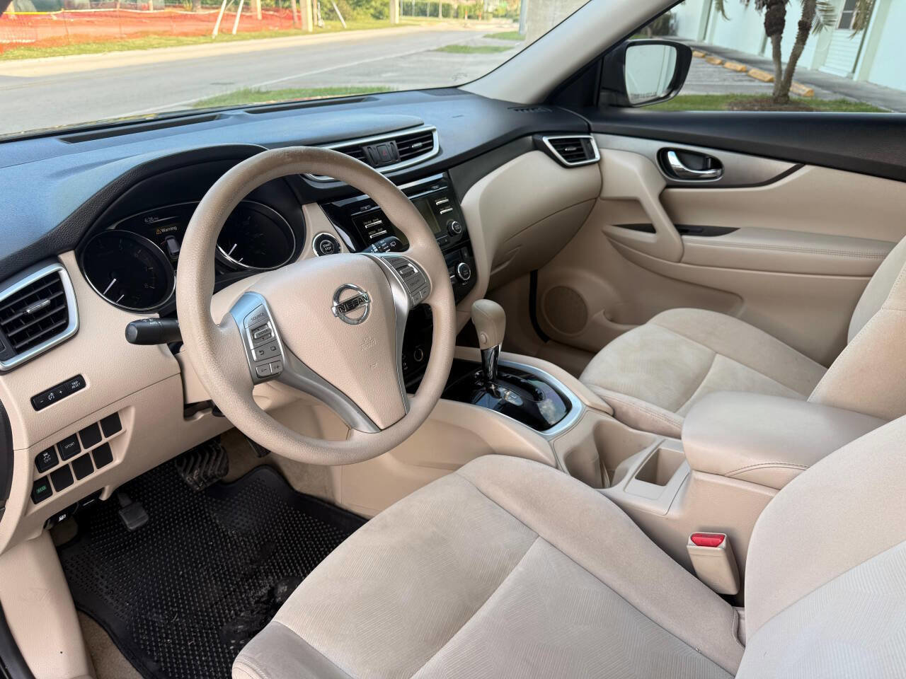 Used 2015 Nissan Rogue SV FWD image 27