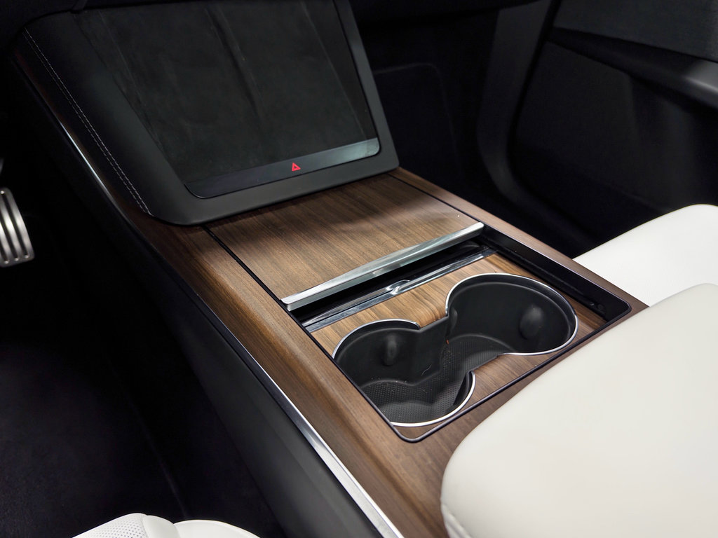 Used 2025 Tesla Model X image 18