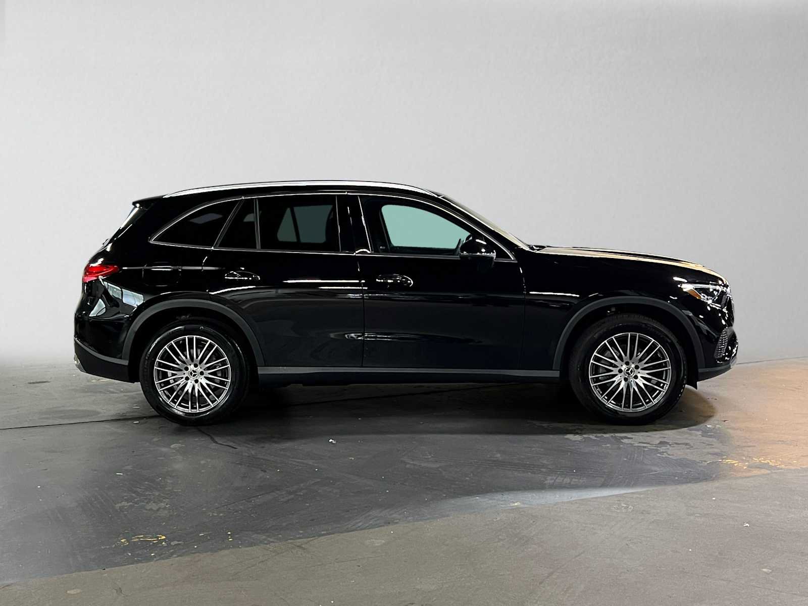 Used 2026 Mercedes-Benz GLC 300 4MATIC image 2