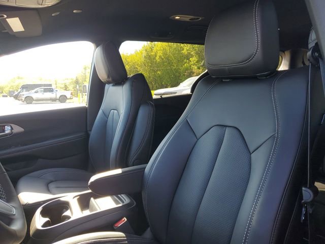 New 2027 Chrysler Pacifica Select AWD/4WD image 11