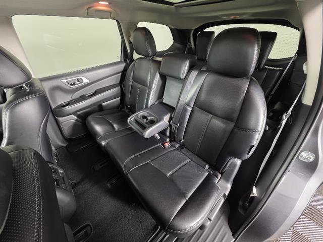 Used 2018 Nissan Pathfinder Platinum AWD/4WD image 28