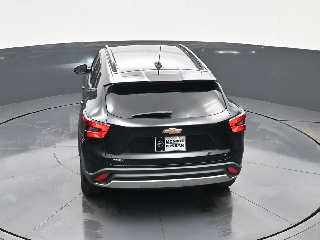 Used 2024 Chevrolet Trax LT w/ LT Convenience Package image 28