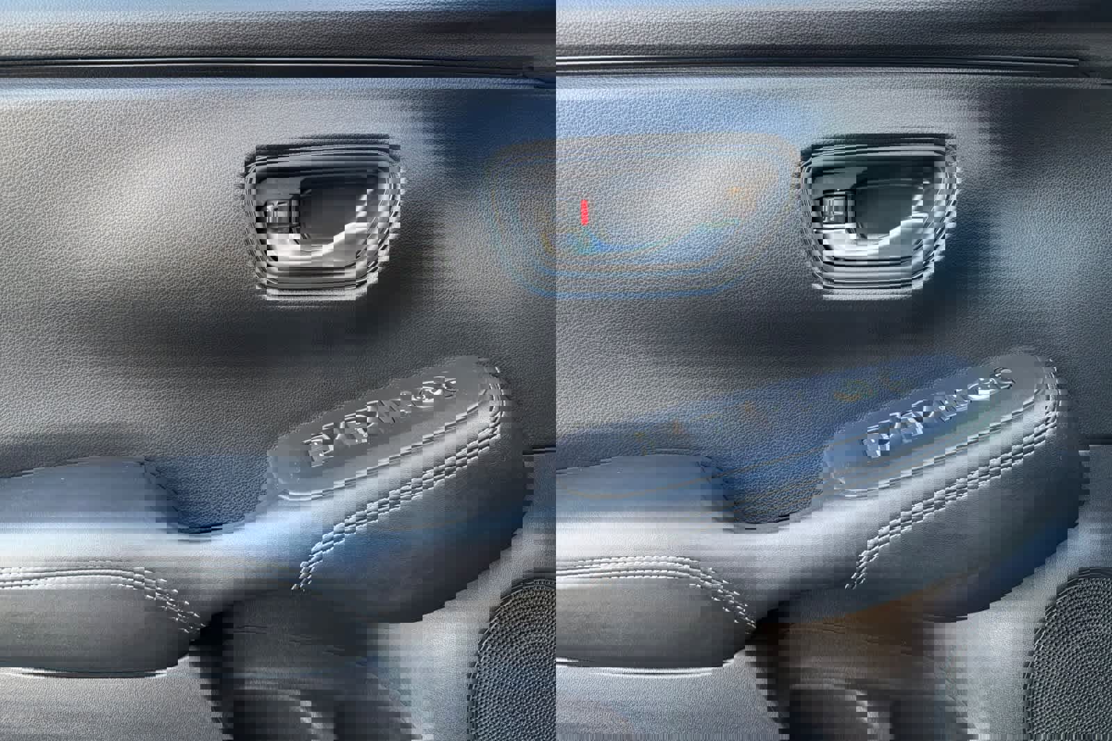 Used 2025 Honda HR-V EX-L image 14