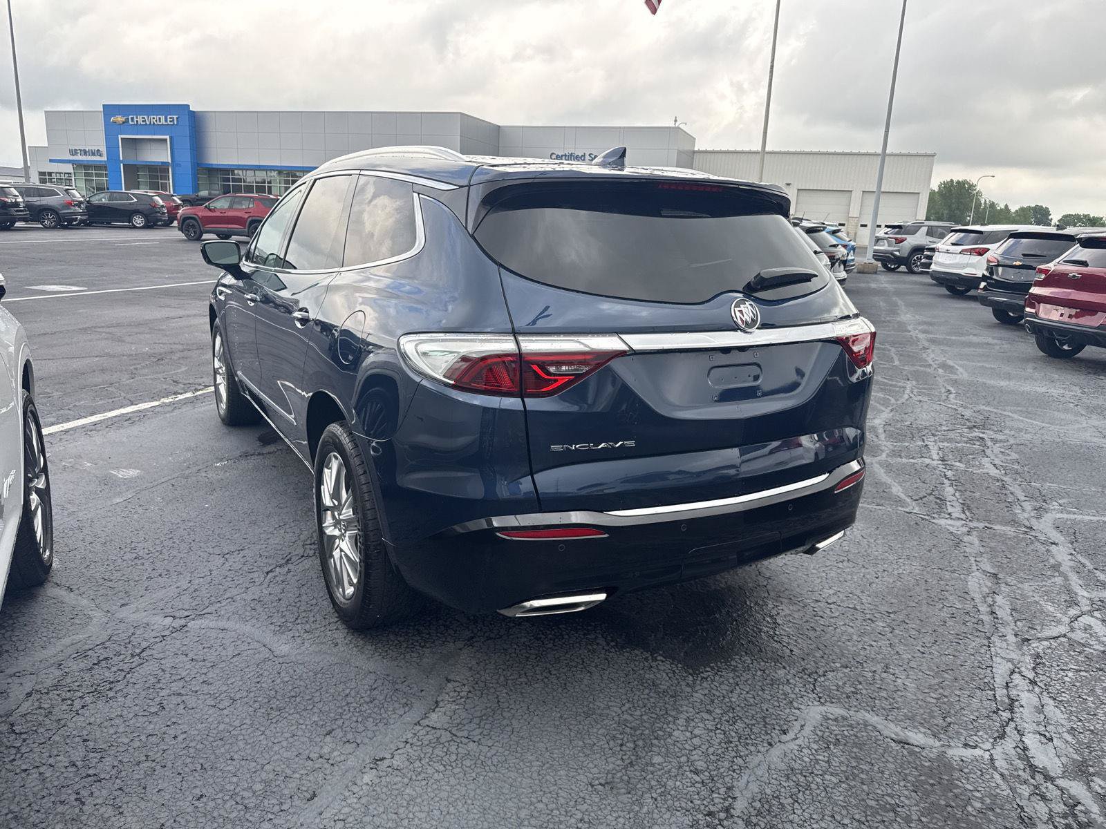 Used 2023 Buick Enclave Essence w/ Experience Buick Package FWD image 4