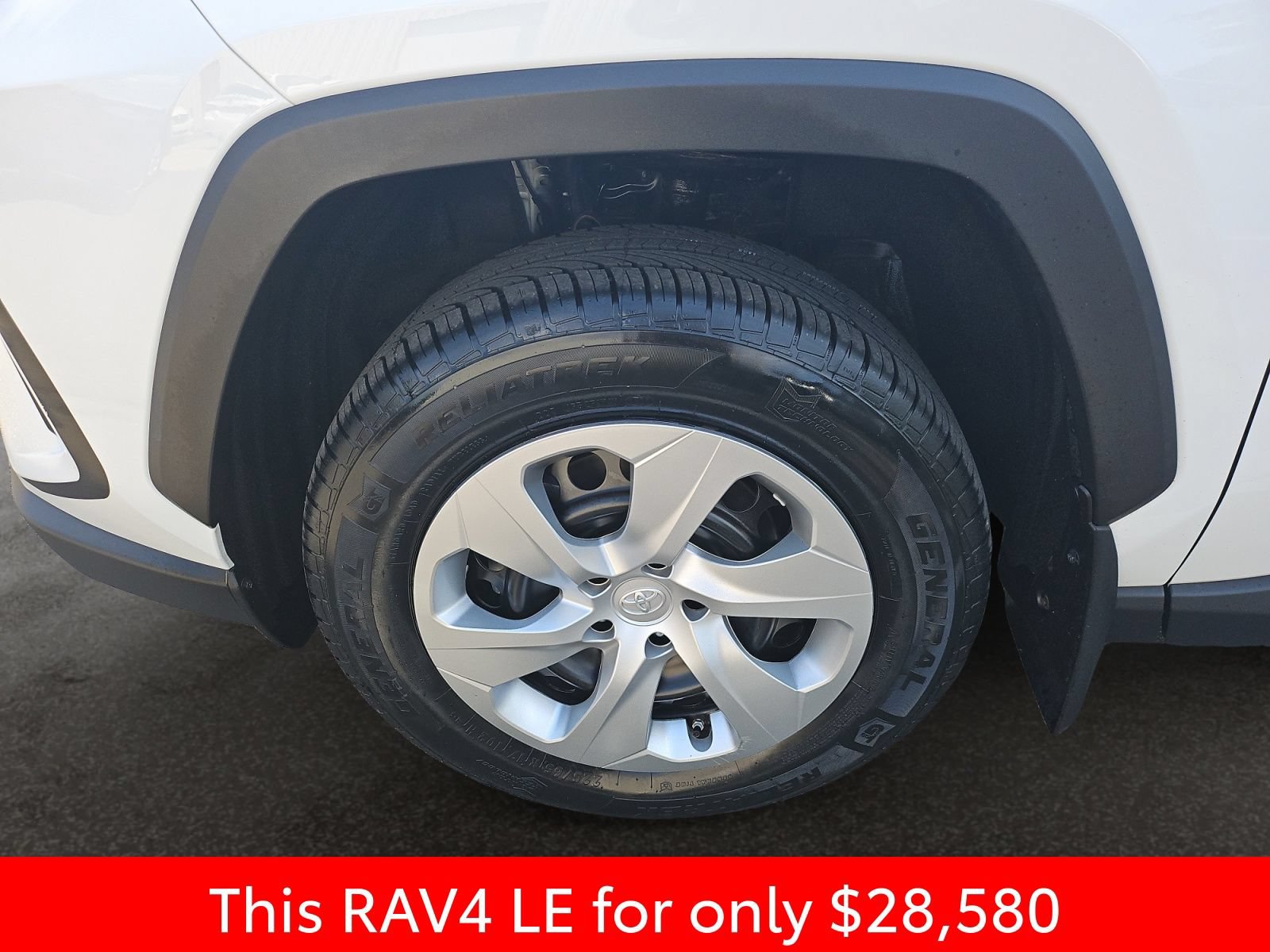 Used 2023 Toyota RAV4 LE AWD/4WD image 39