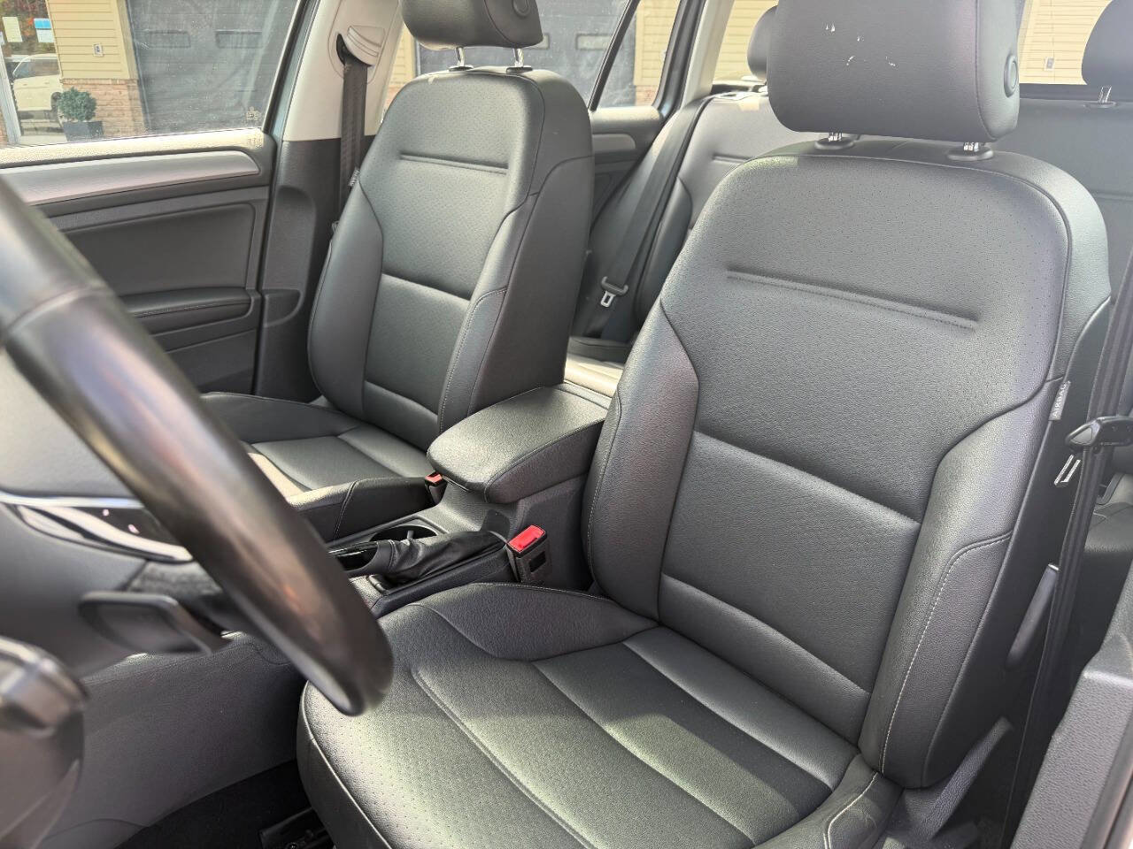 Used 2016 Volkswagen Golf Limited Edition FWD image 17