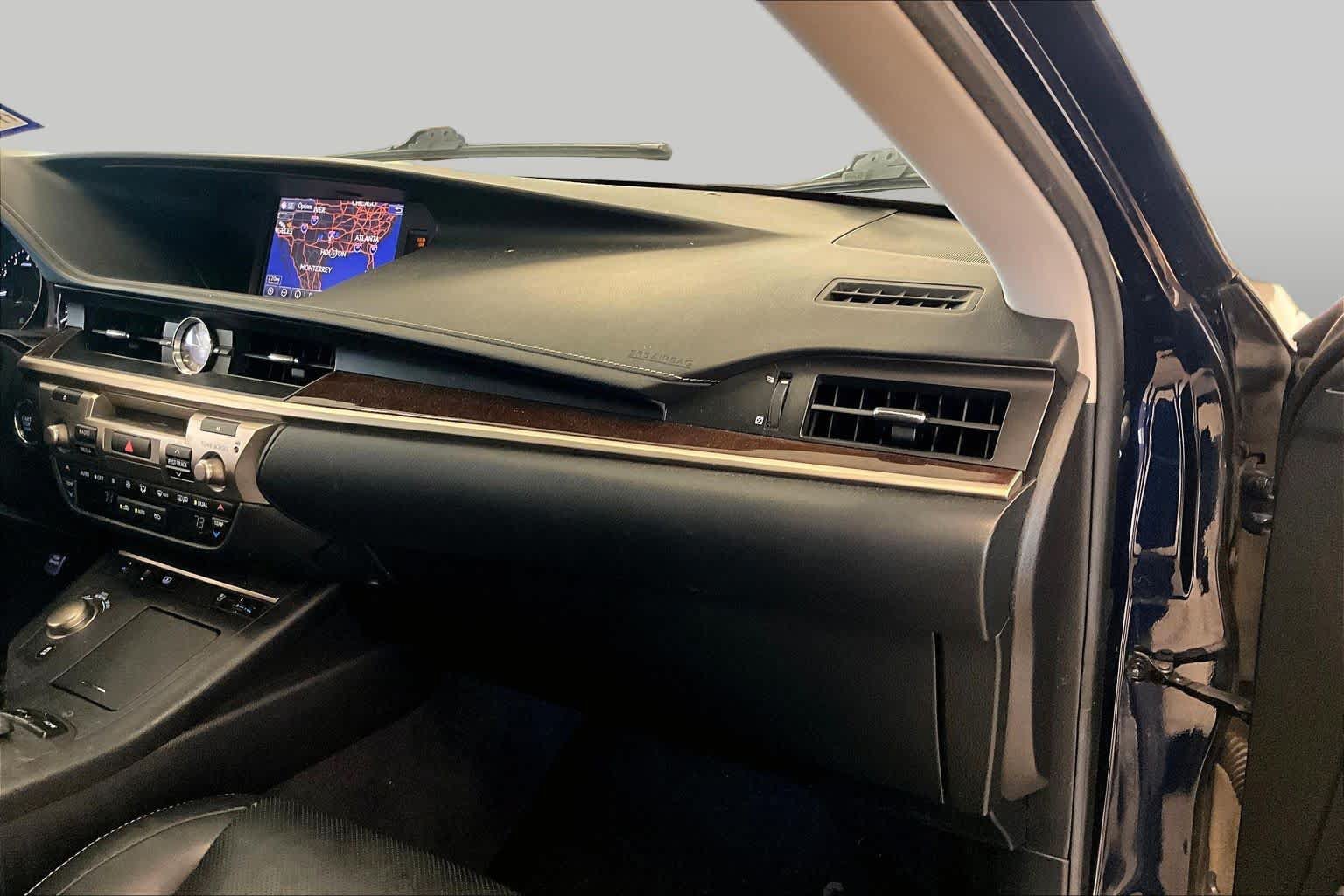 Used 2015 Lexus ES 350 w/ Luxury Package FWD image 16