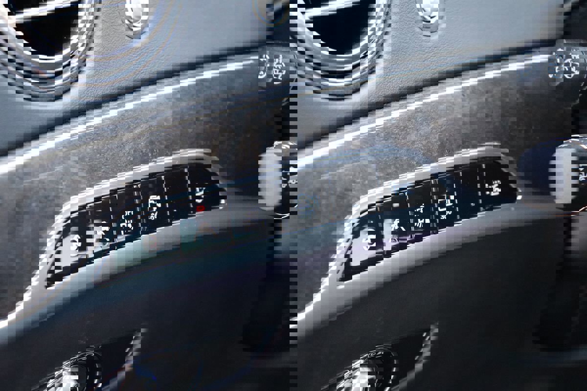 Used 2015 Mercedes-Benz S 63 AMG 4MATIC Sedan w/ Driver Assistance Package image 25