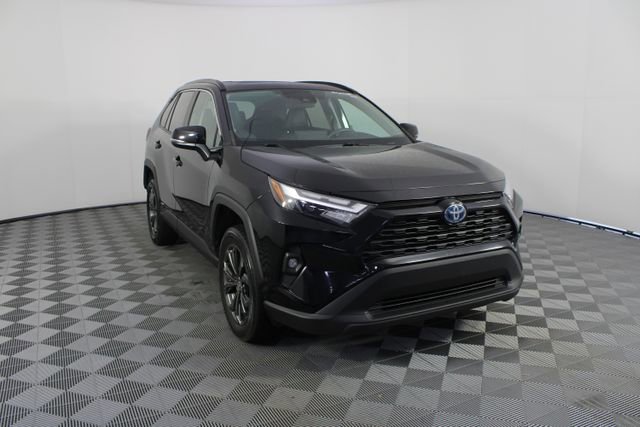 Used 2023 Toyota RAV4 XLE Premium image 28