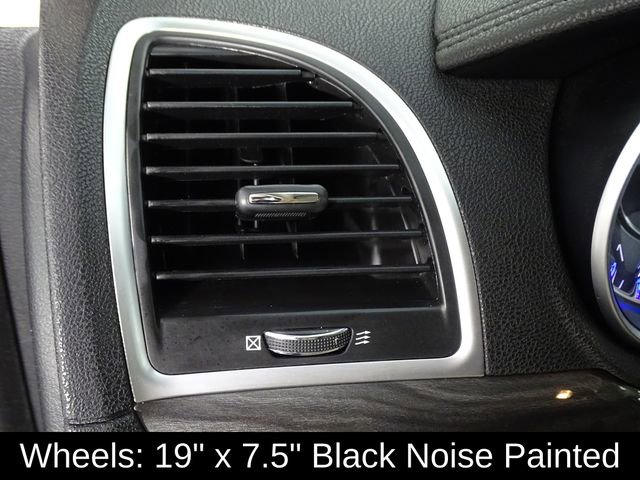 Used 2022 Chrysler 300 Touring w/ Sport Appearance Package image 17