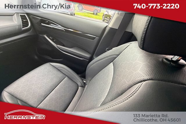 Used 2024 Kia Seltos EX FWD image 11