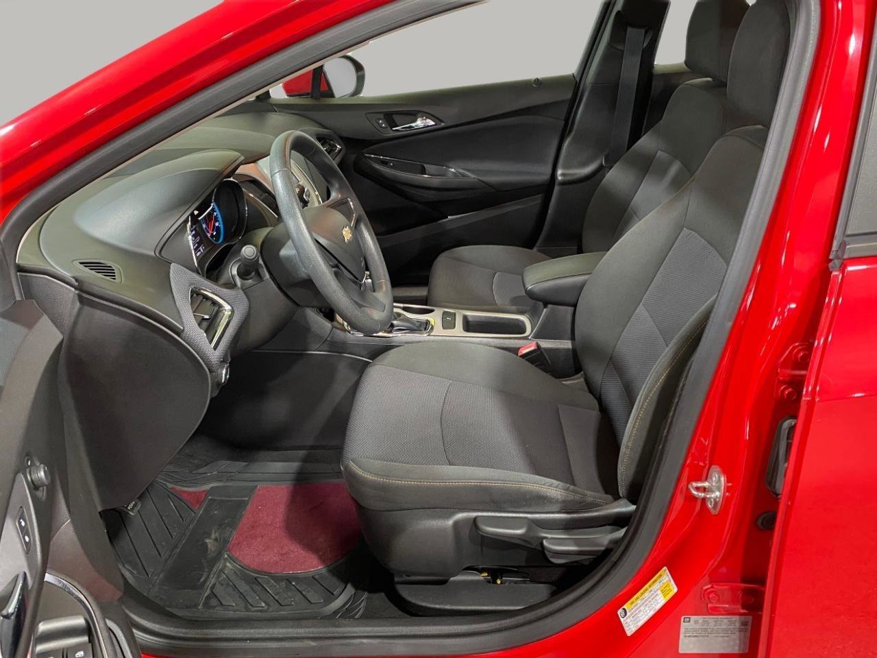 Used 2018 Chevrolet Cruze LS FWD image 17
