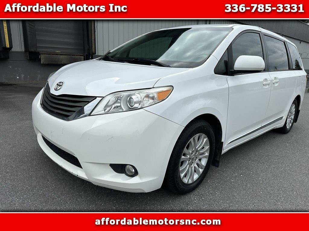 Used 2013 Toyota Sienna XLE image 1