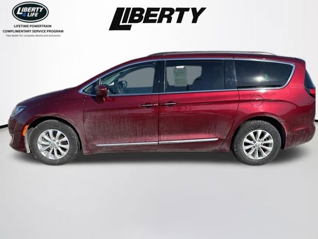 Used 2017 Chrysler Pacifica Touring-L image 4