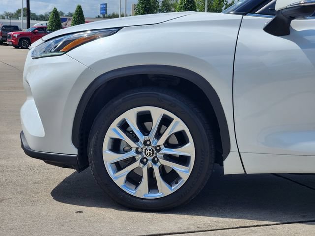 Certified 2025 Toyota Highlander Limited FWD image 8