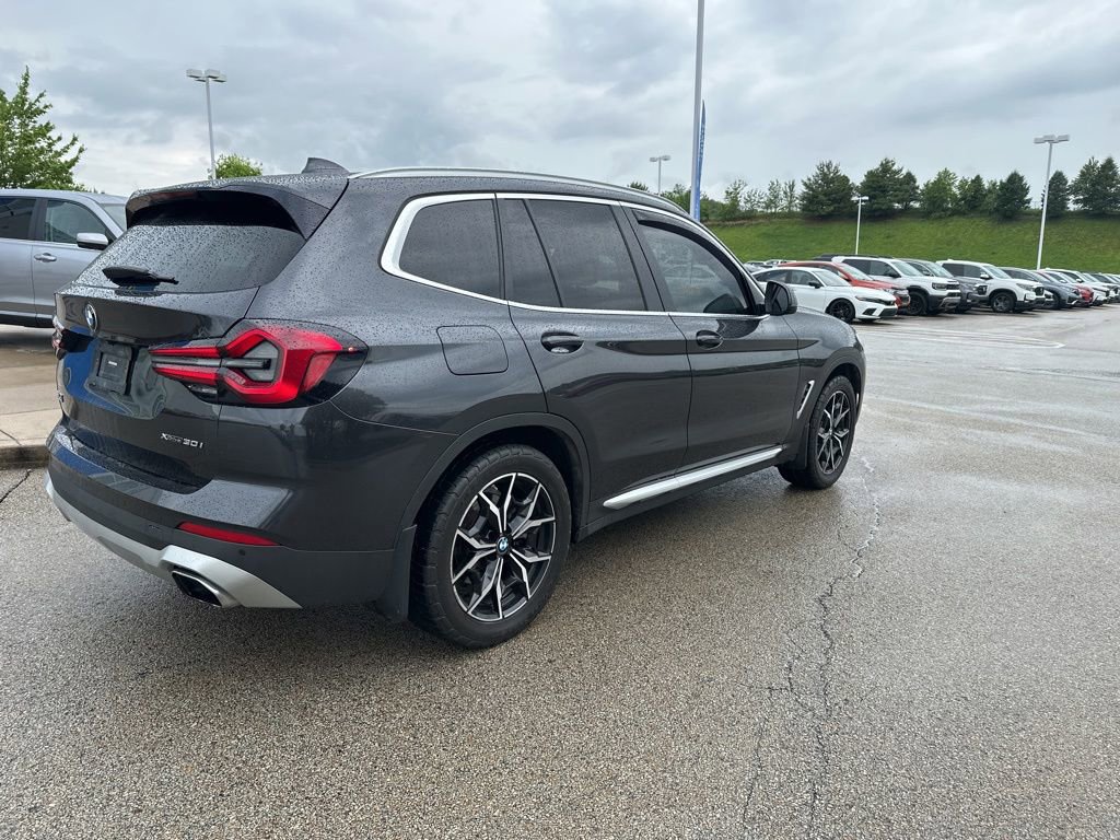 Used 2022 BMW X3 xDrive30i AWD/4WD image 3