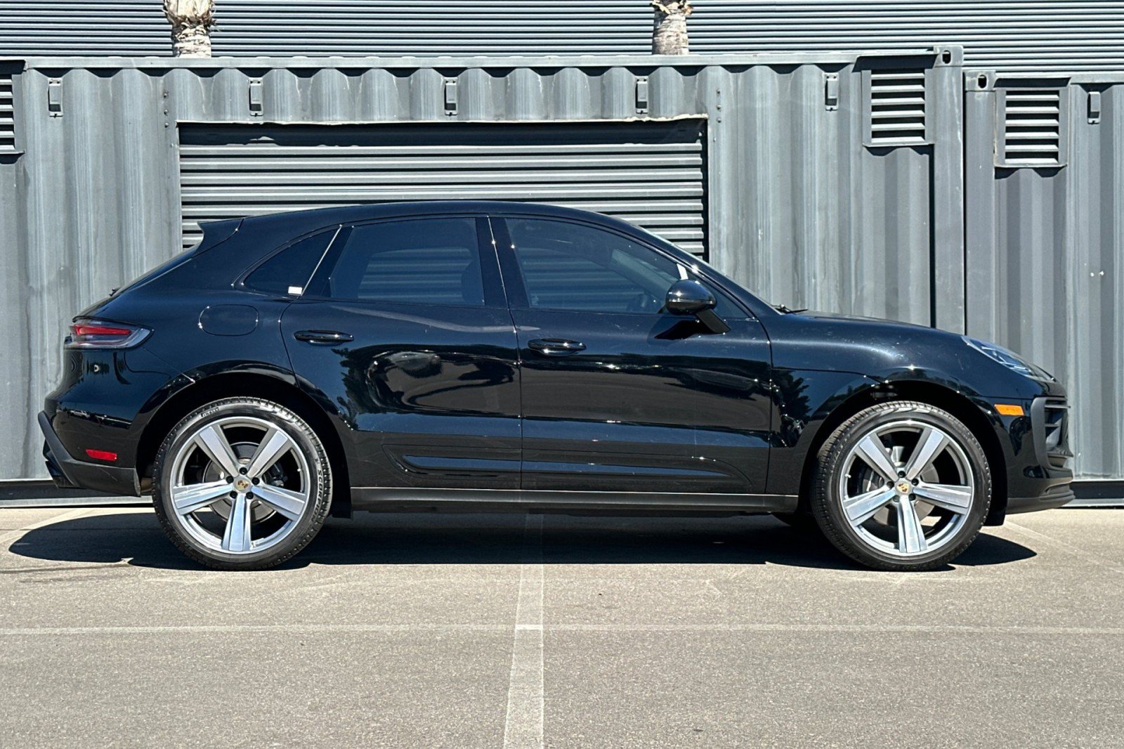 Certified 2024 Porsche Macan AWD/4WD image 9