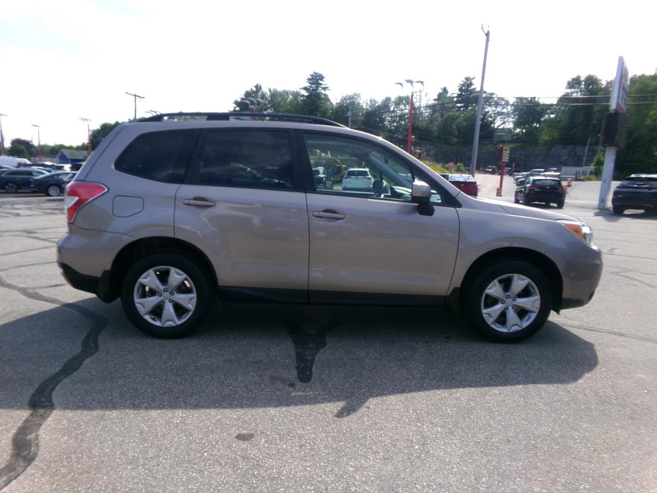 Used 2016 Subaru Forester 2.5i Premium w/ All-Weather Package image 8