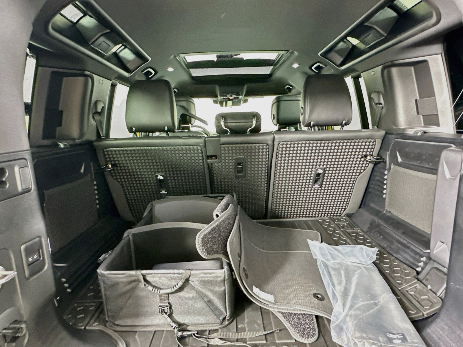 New 2026 Land Rover Defender 110 Trophy Edition AWD/4WD image 38