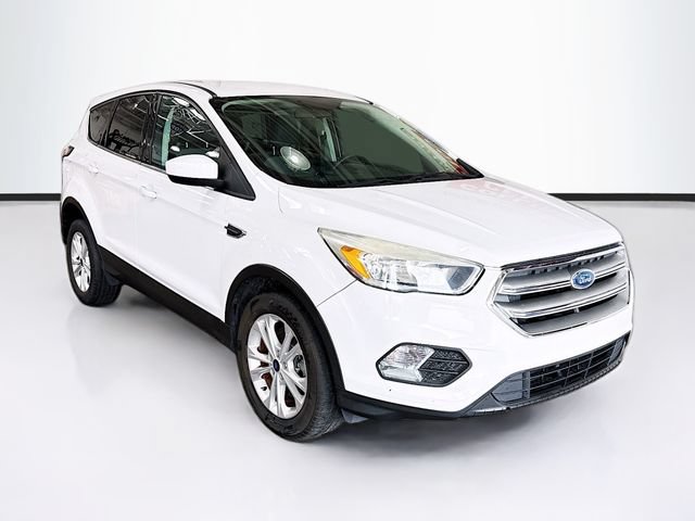 Used 2017 Ford Escape SE w/ SE Cold Weather Package AWD/4WD image 3