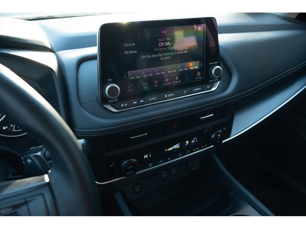 Used 2025 Nissan Rogue SV w/ SV Premium Package image 22