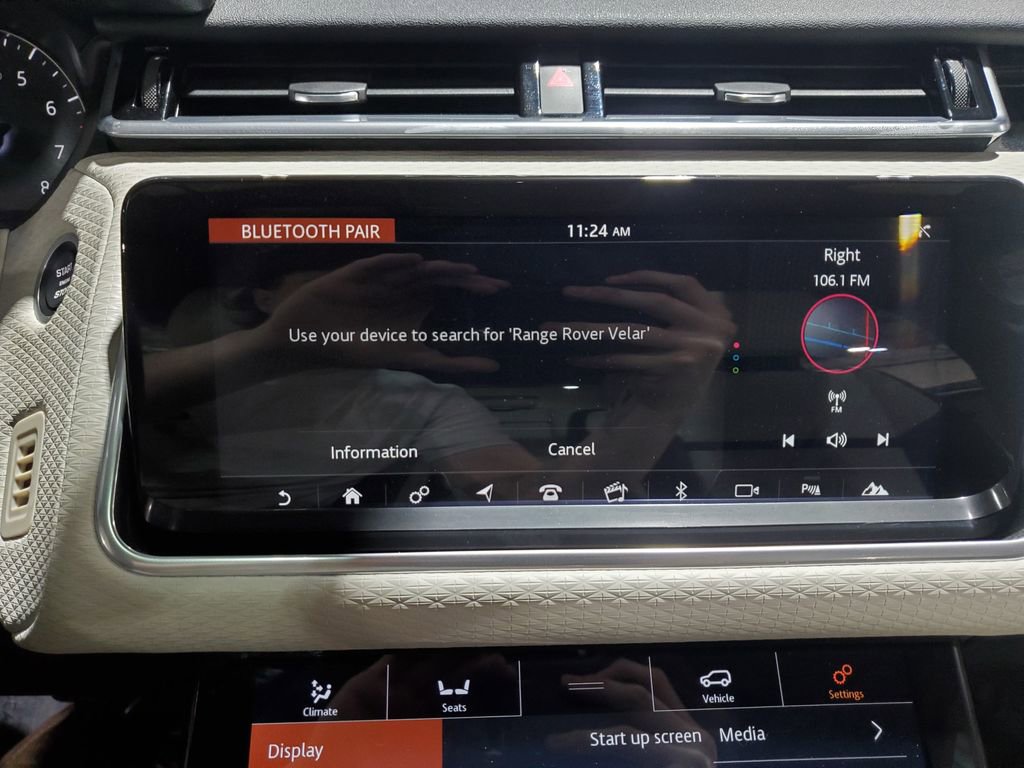 Used 2020 Land Rover Range Rover Velar R-Dynamic S image 34