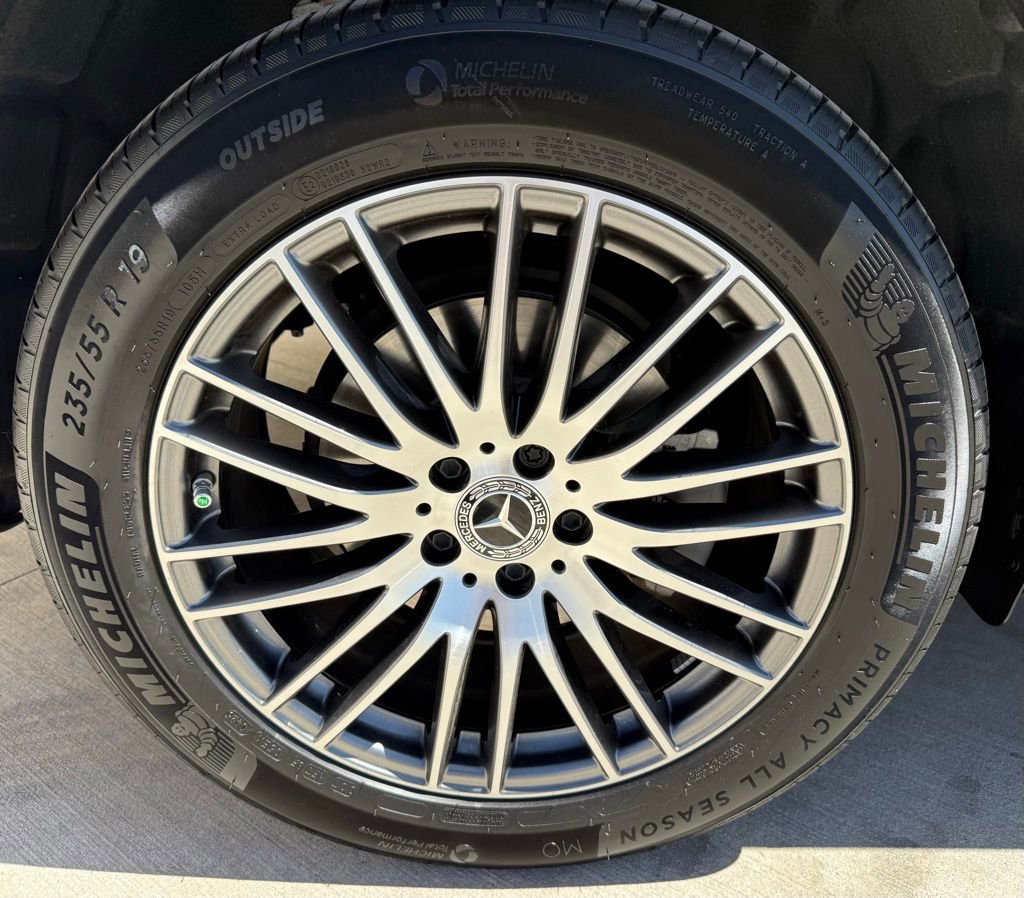 Used 2025 Mercedes-Benz GLC 300 image 6