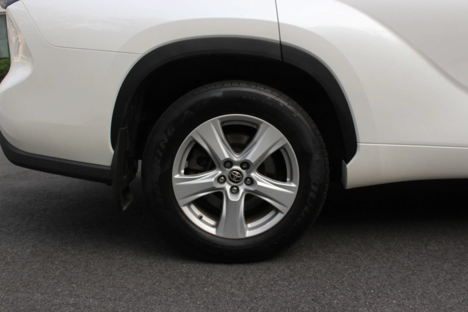 Used 2020 Toyota Highlander L AWD/4WD image 5