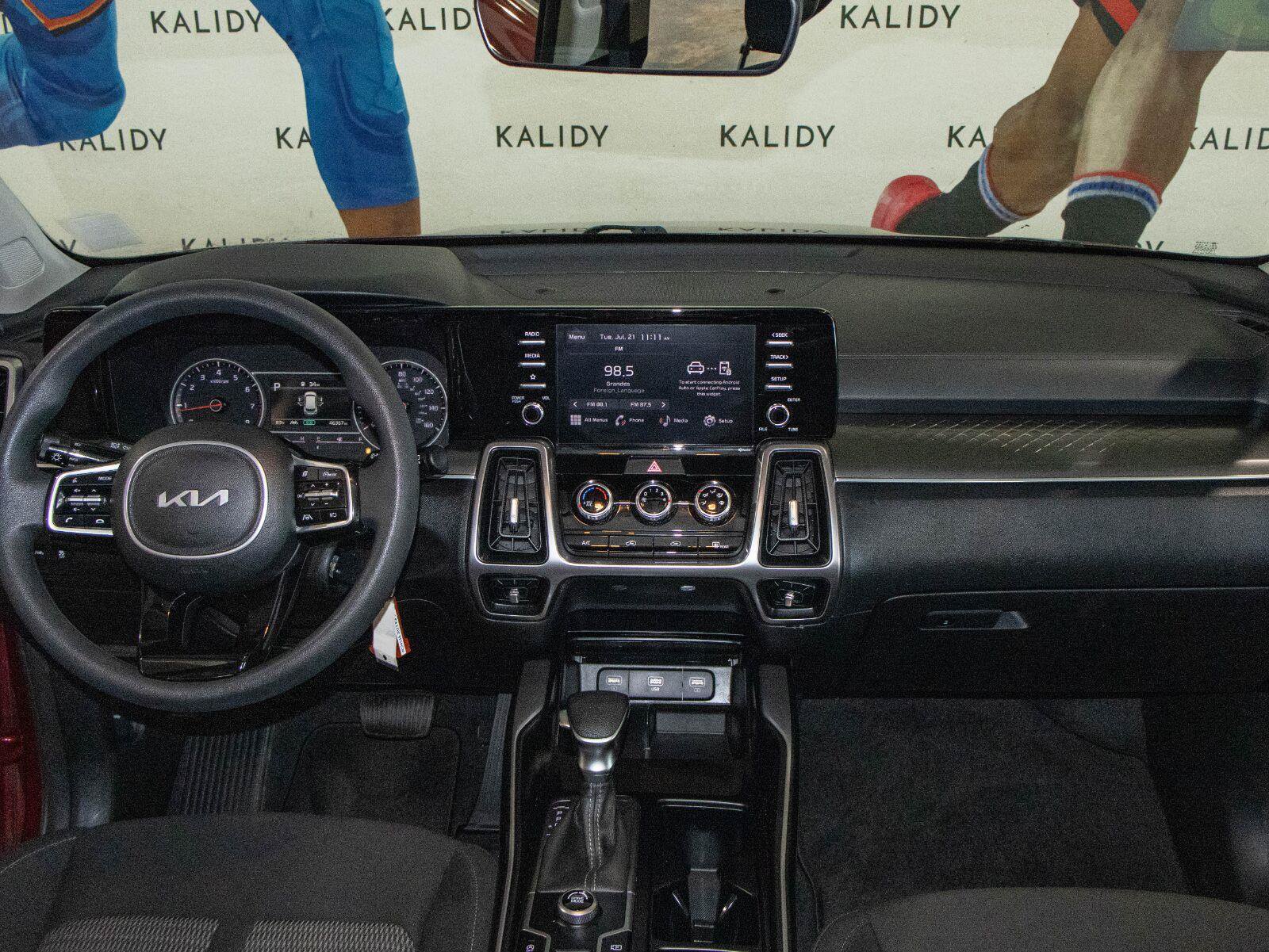 Used 2023 Kia Sorento LX FWD image 3