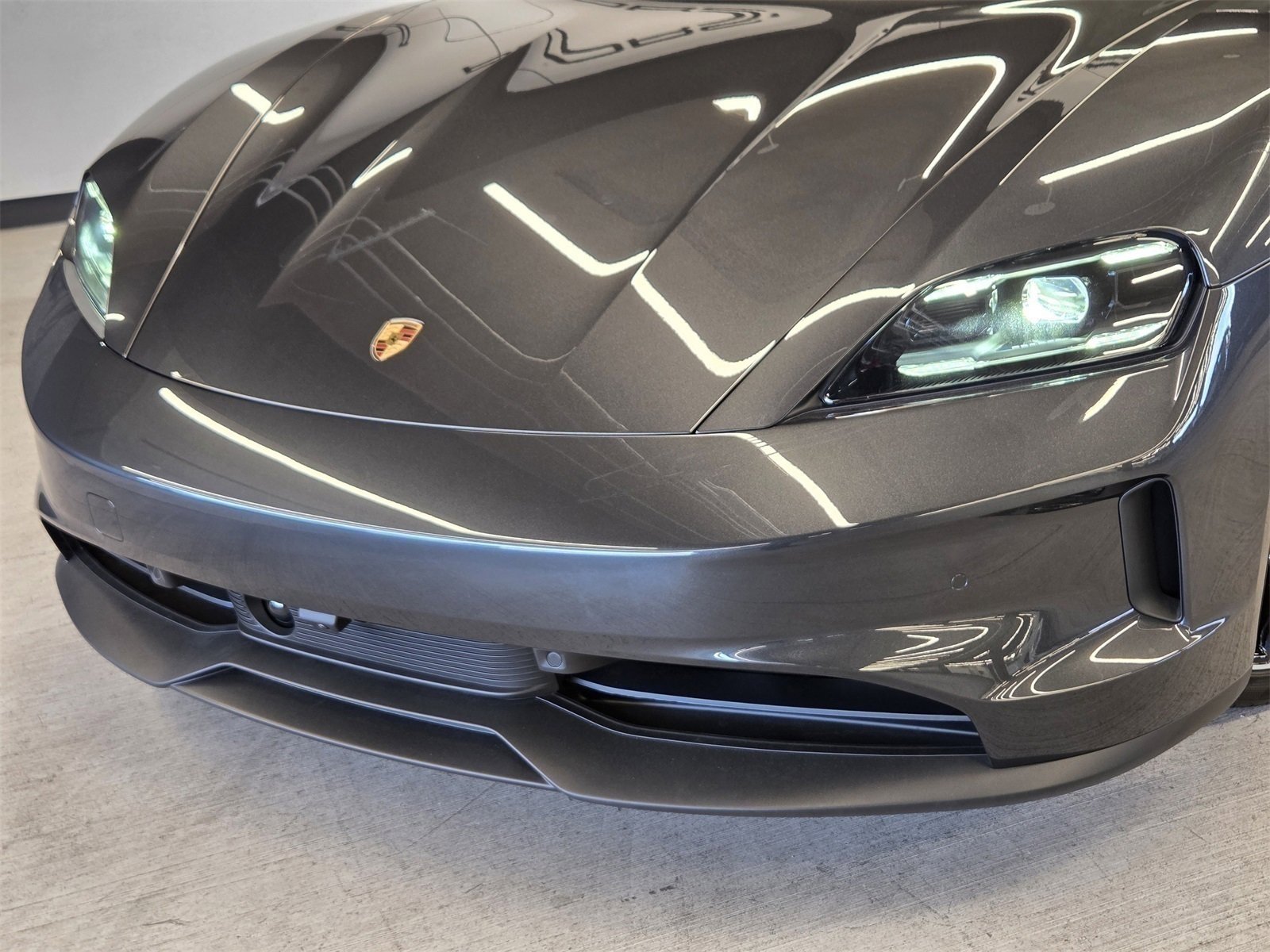 Used 2025 Porsche Taycan image 26