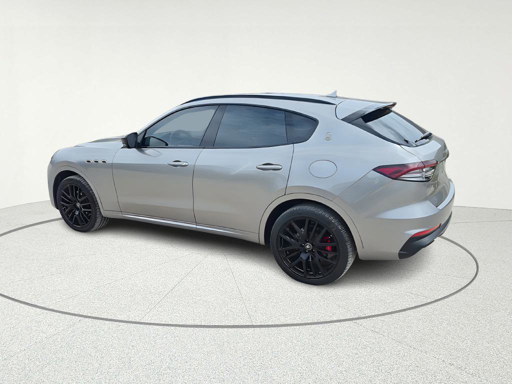 Used 2021 Maserati Levante image 4