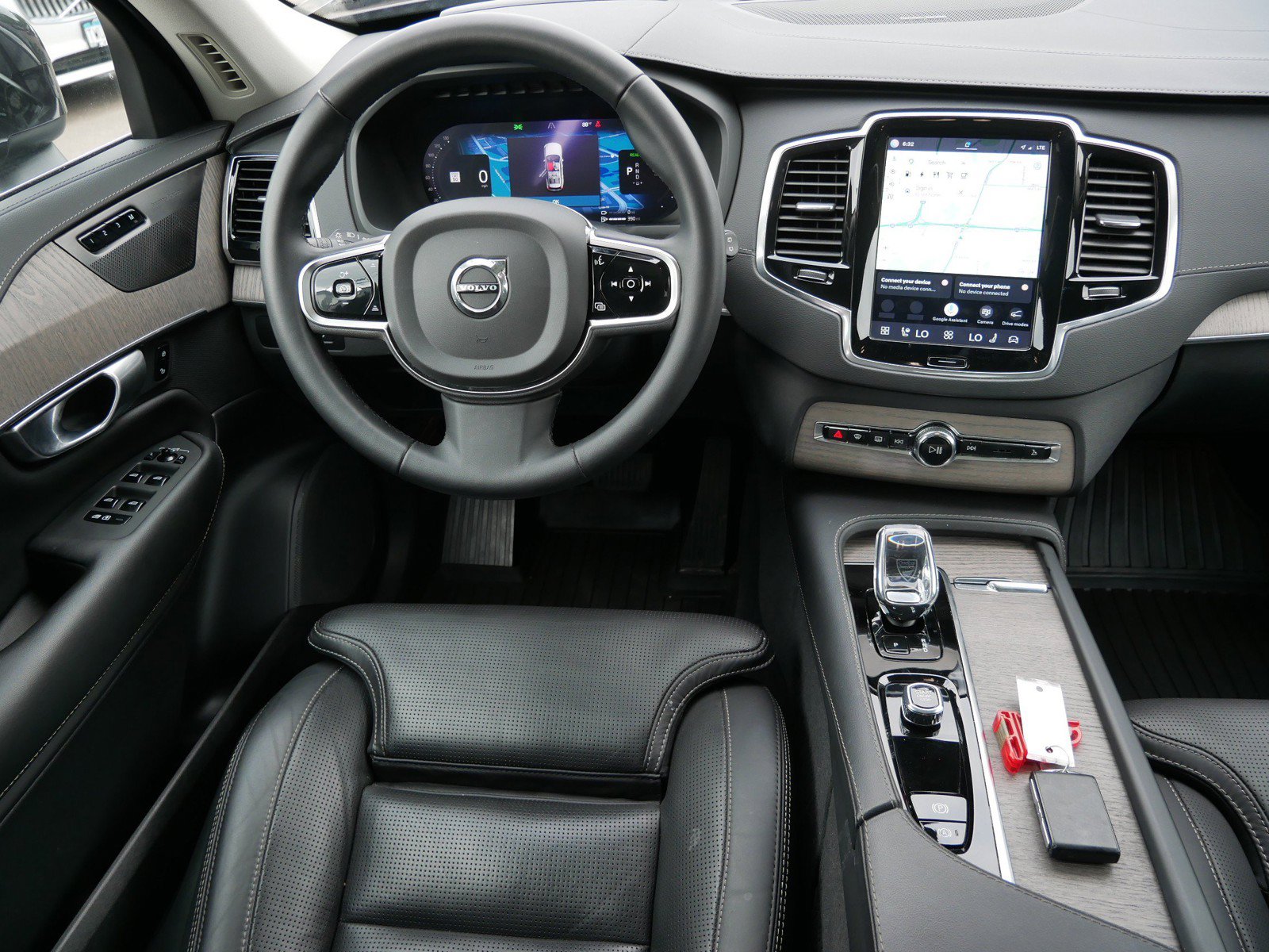 Certified 2023 Volvo XC90 T8 Ultimate w/ Protection Package Premier AWD/4WD image 12