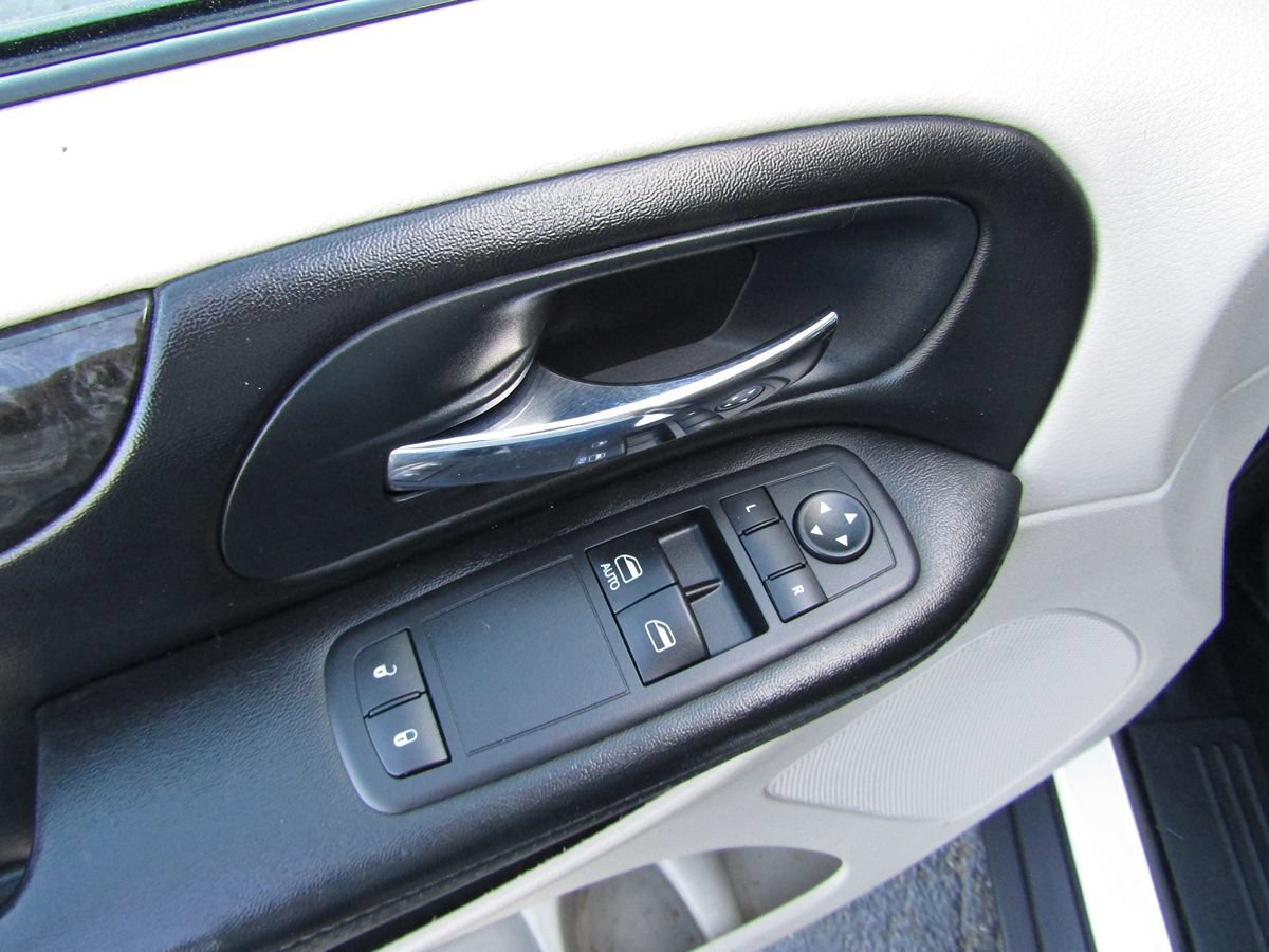 Used 2013 RAM C/V Tradesman FWD image 18