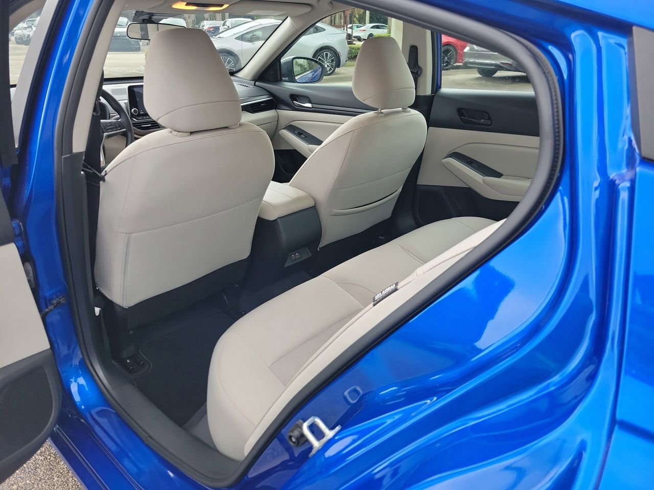 Used 2025 Nissan Altima 2.5 SV image 8