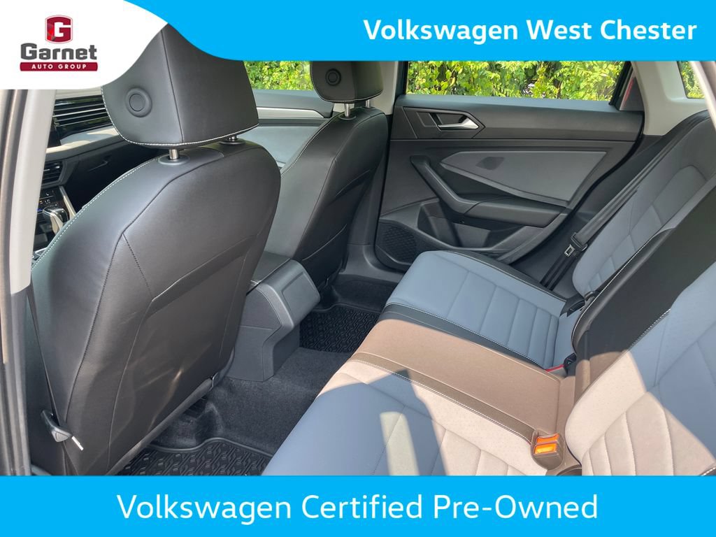 Certified 2025 Volkswagen Jetta SE w/ Black Wheel Package FWD image 28