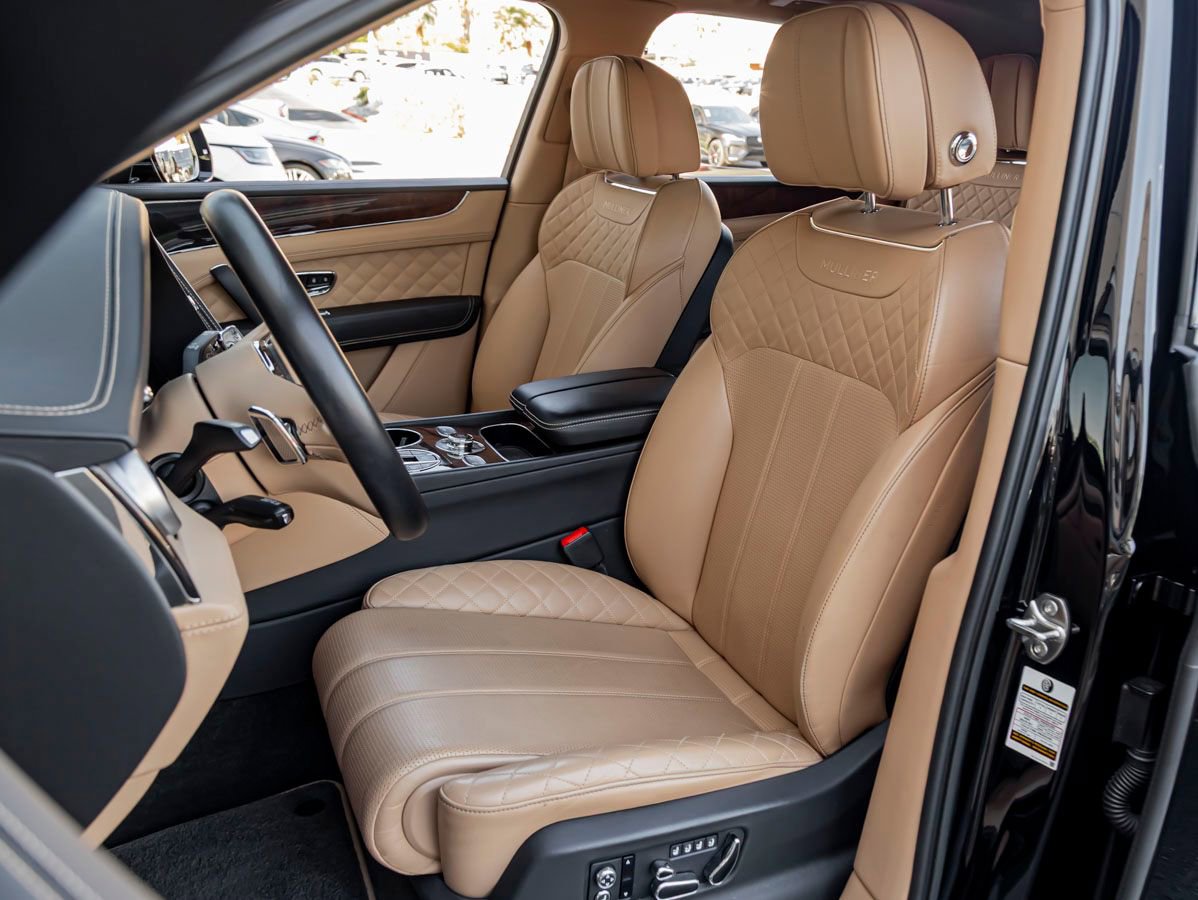 Used 2018 Bentley Bentayga image 16